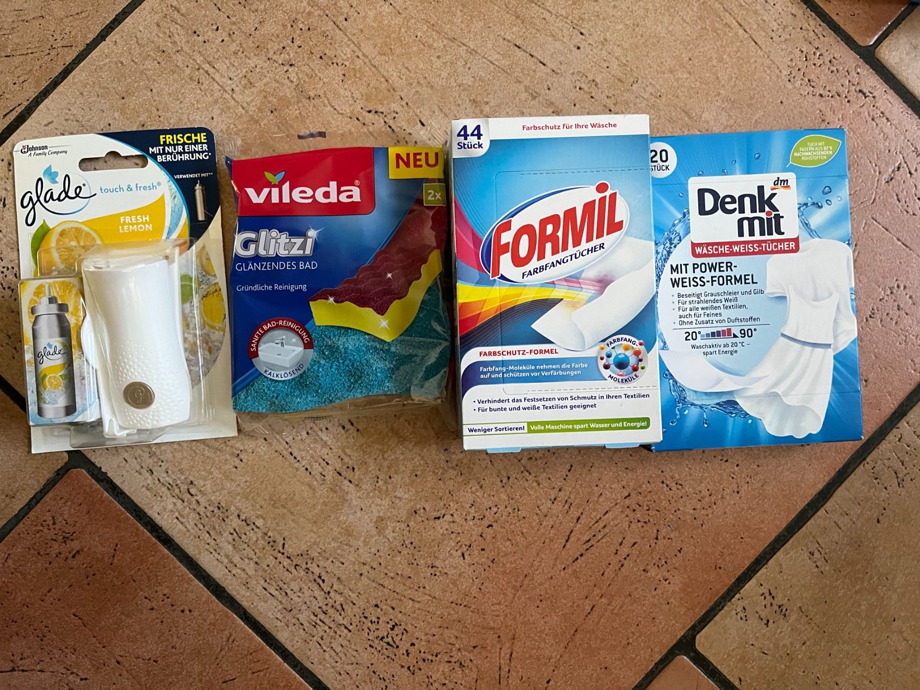Prodotti di pulizia: Lenor Parfüm , Persil, Ariel und weitere – Nuovo e nell'imballaggio originale da Rekingen AG venduto da Barmaleus 3