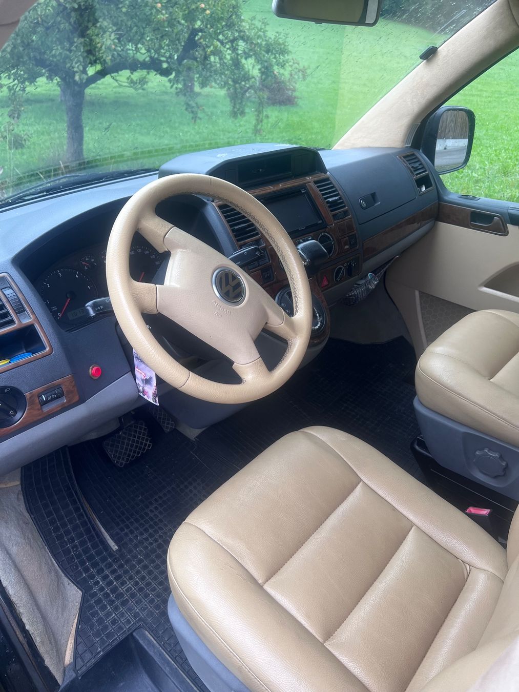 VW Camping Fahrzeuge: VW T5 Caravelle 2.5 TDI – Gebraucht aus Arni BE von wan_l6bq 4