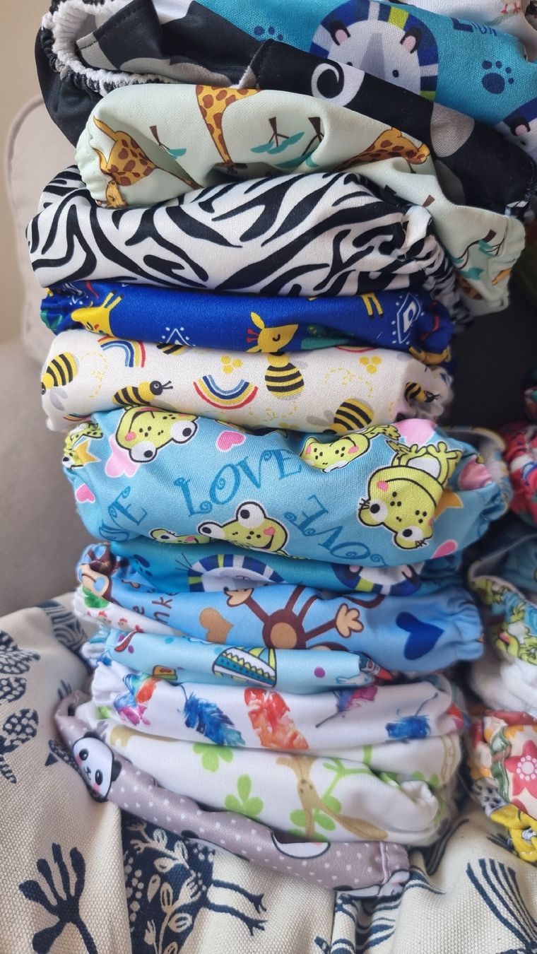 Bacs à couches & couches: Lot de 40 couches lavables et 37 inserts  – D'occasion à Vevey par fer3ica 3
