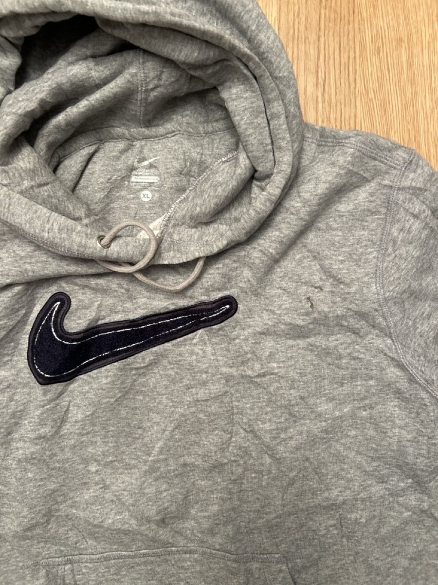 Nike Maglioni & Felpe: Nike Kapuzenpullover grau mit Swoosh Grösse XL gebrauch – Usato da Luzern venduto da ThrowbackVintage 1