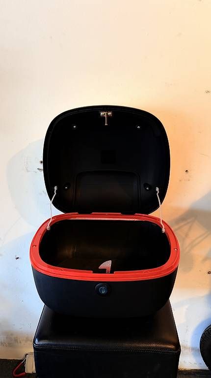 Topcase: Motorrad-Heckbox / Topcase, neu – Usato da Unterseen venduto da beE-Scooter 1