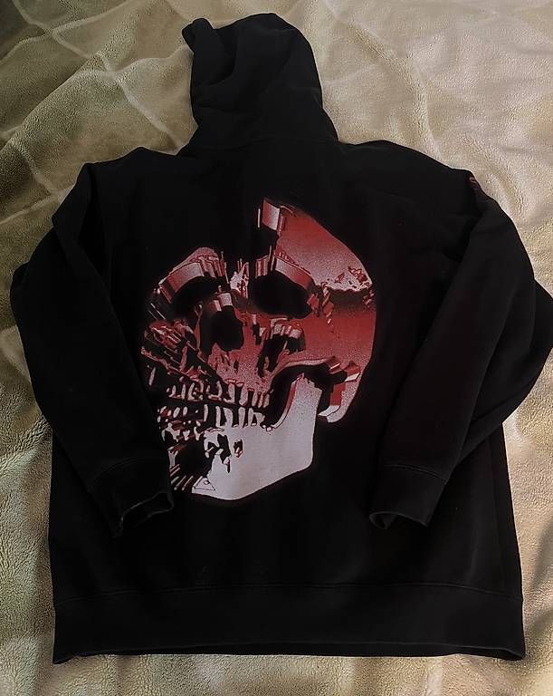Pullover & Sweatshirts: Revenge Hoodie – Gebraucht aus Teufenthal AG von fox_225k 1