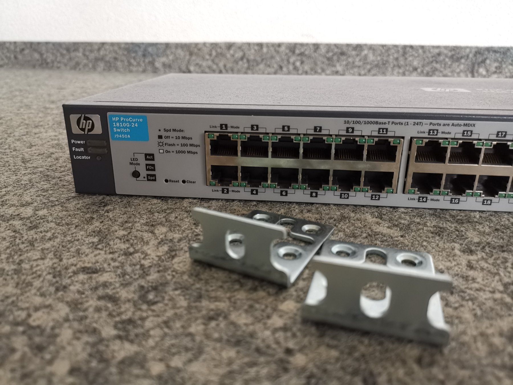Hewlett Packard Hub & Switch: HP ProCurve 1810G-24 Switch - J9450A – Usato da Zürich venduto da L-and-A 3