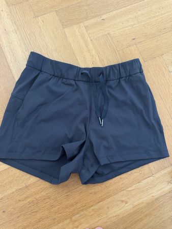 Damen Shorts dunkelblau Grösse S - neu mit Etikett 