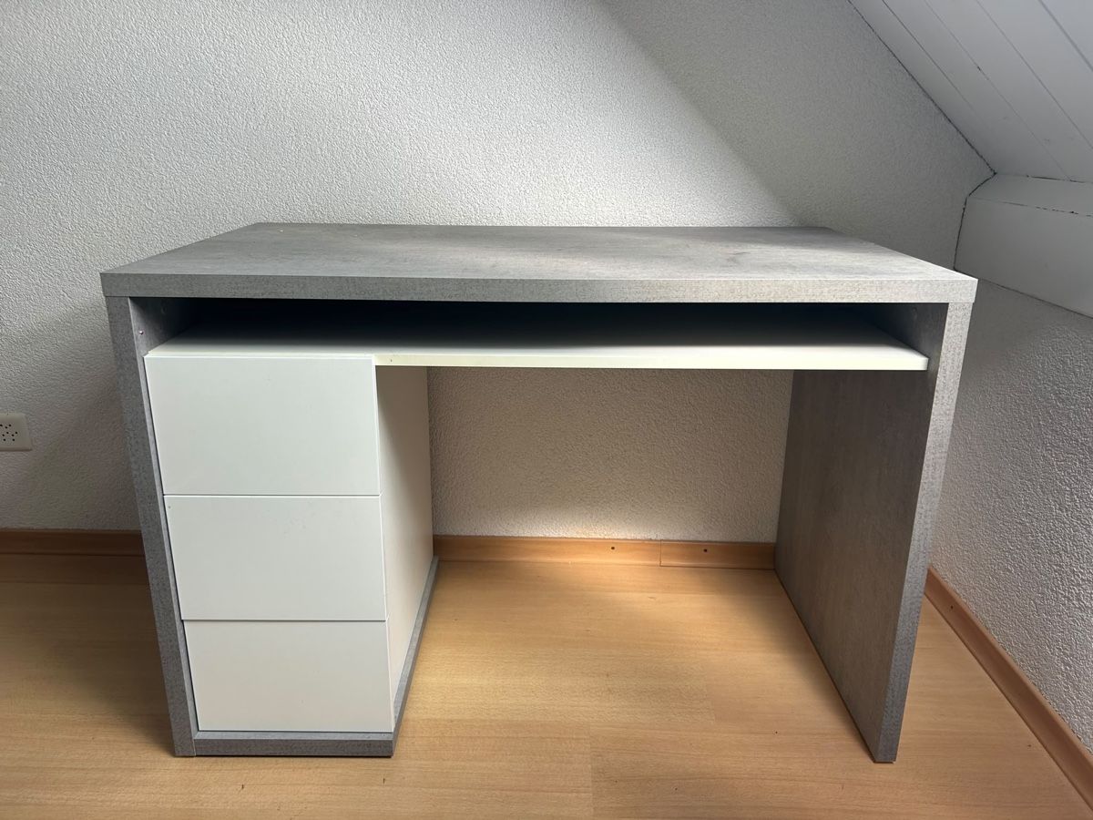 Schreibtische: Schreibtisch/Pult – Gebraucht aus Steffisburg von christofwilli 1