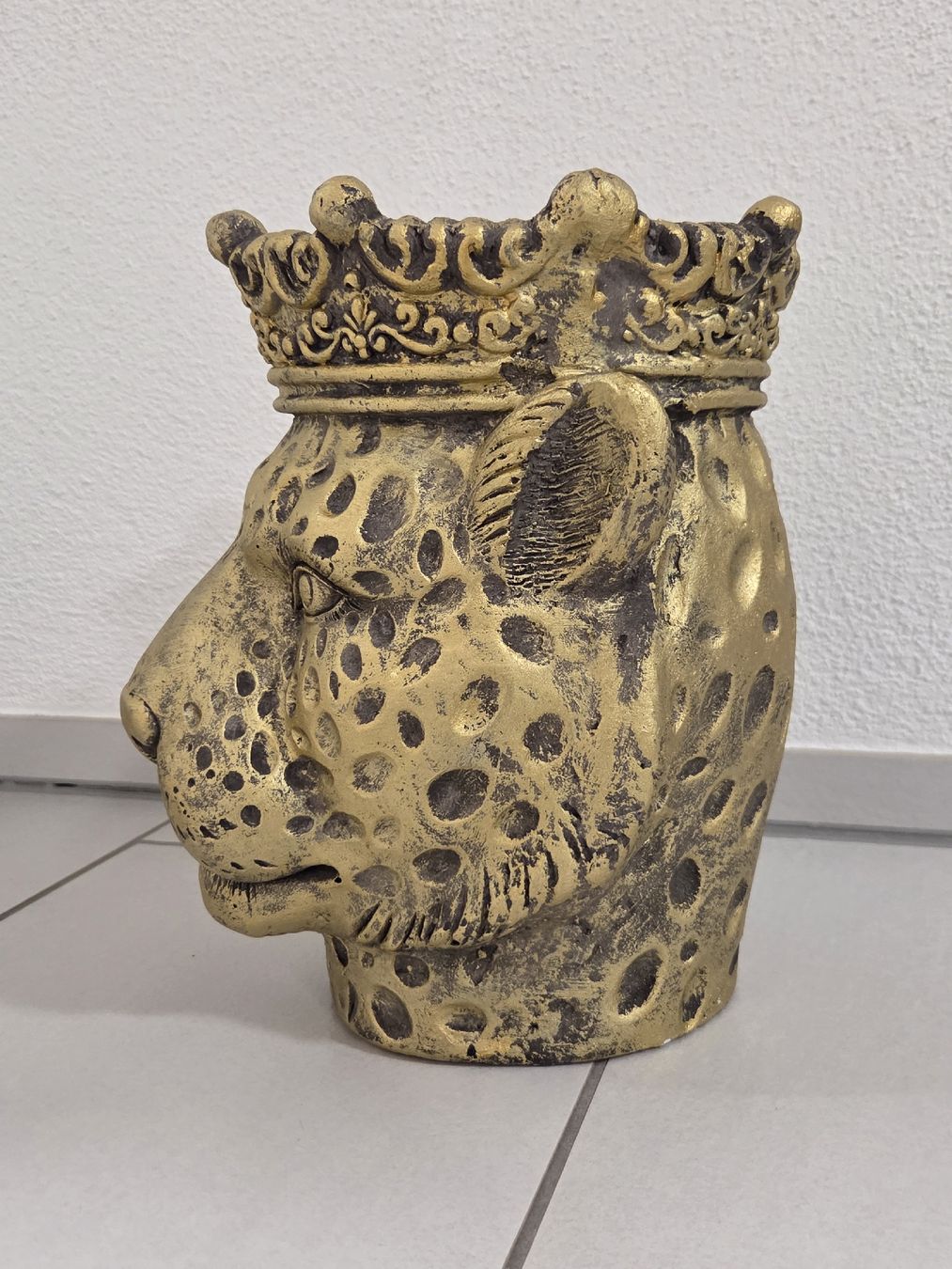 Toutes les décorations: Dekorative Leopard Büste mit Krone, Goldfarben, Topf – Neuf (Voir description) à Bülach par Recherchieren 2