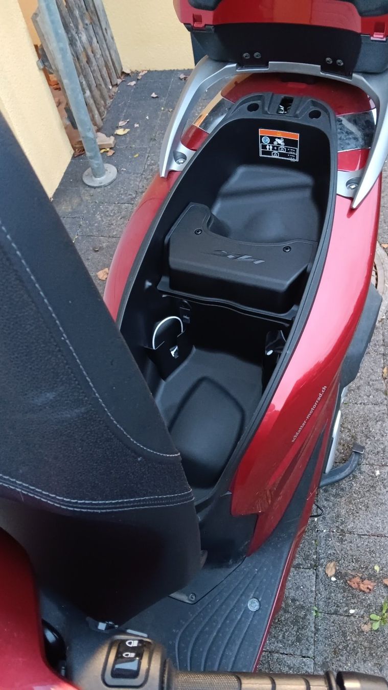 Honda Strasse: Honda Roller 125 – Gebraucht aus Elgg von Par3000 2