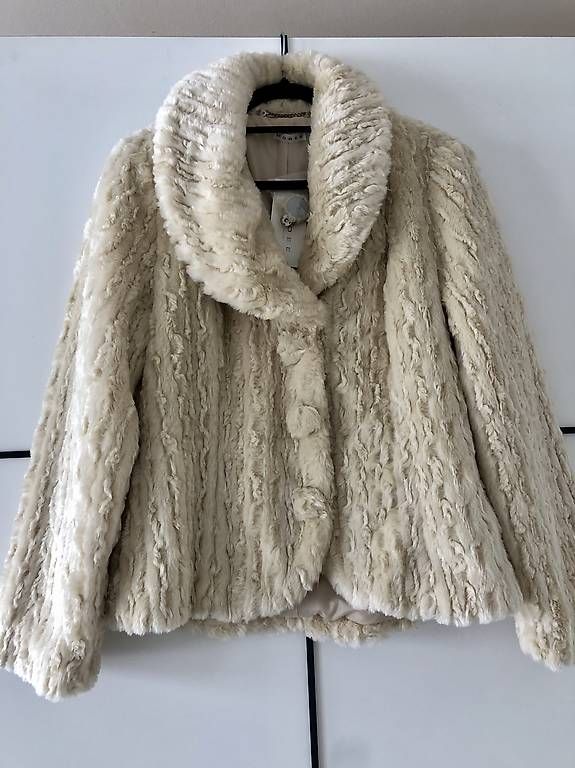 Giacche: Flauschige Jacke von MODEE, beige, Gr. 42 – Nuovo (secondo la descrizione) da Zürich venduto da lino07