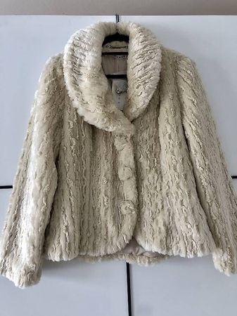 Flauschige Jacke von MODEE, beige, Gr. 42