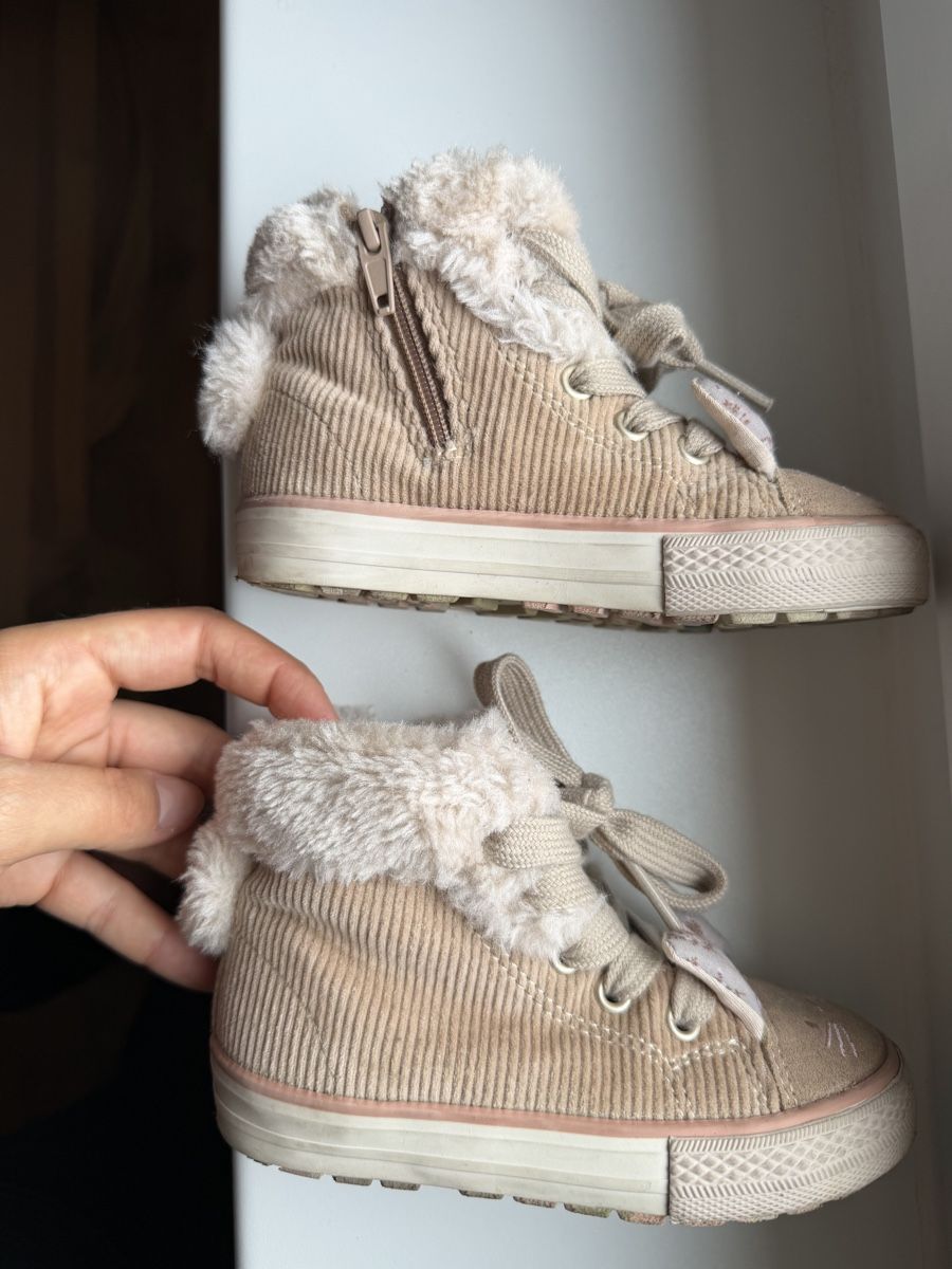 Next Schuhe für Mädchen: High-Top-Sneaker mit Fellfutter, beige, Größe 24 – Gebraucht aus Pieterlen von rafaela_bento 3