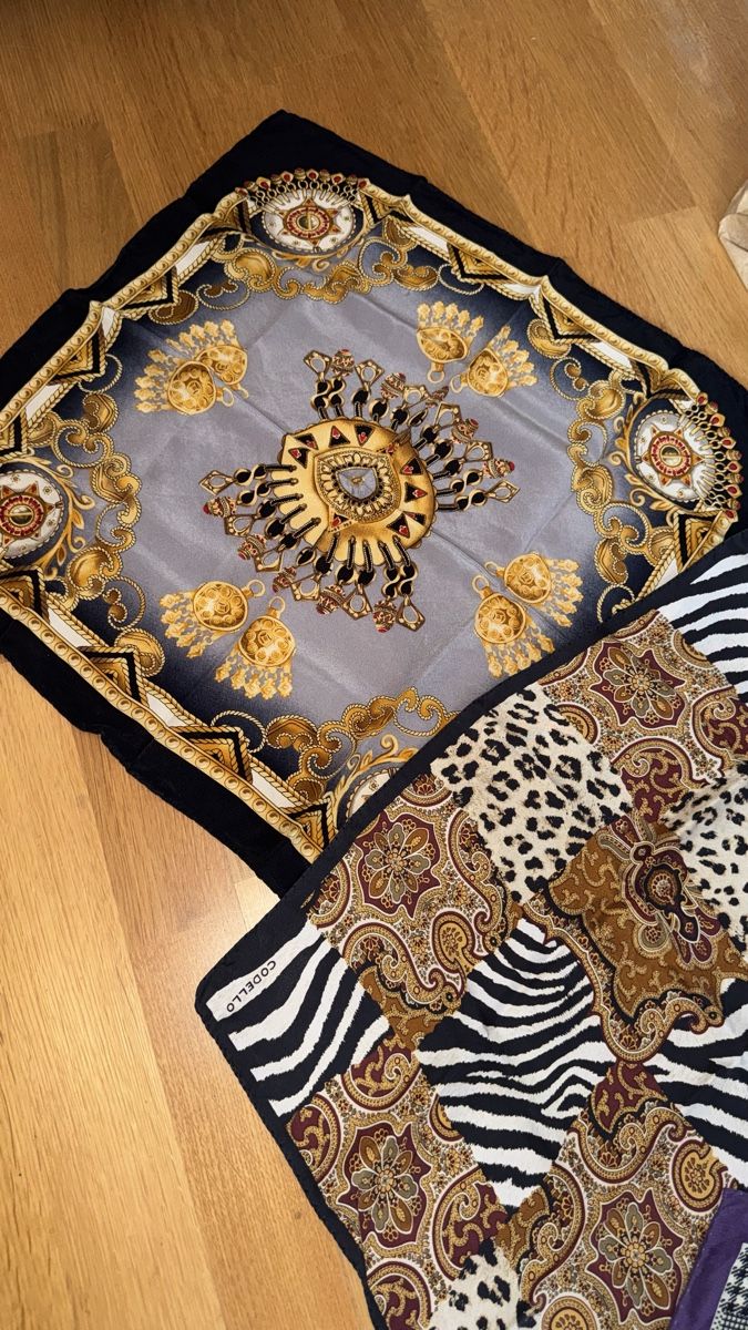 Codello Foulard & Sciarpe: Schöne Foulards Codello – Usato da Gümligen venduto da morticiaaddams 1