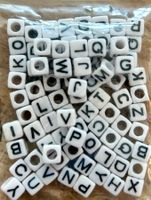 Bastelperlen Buchstaben Würfelform weiss, 100 Stück