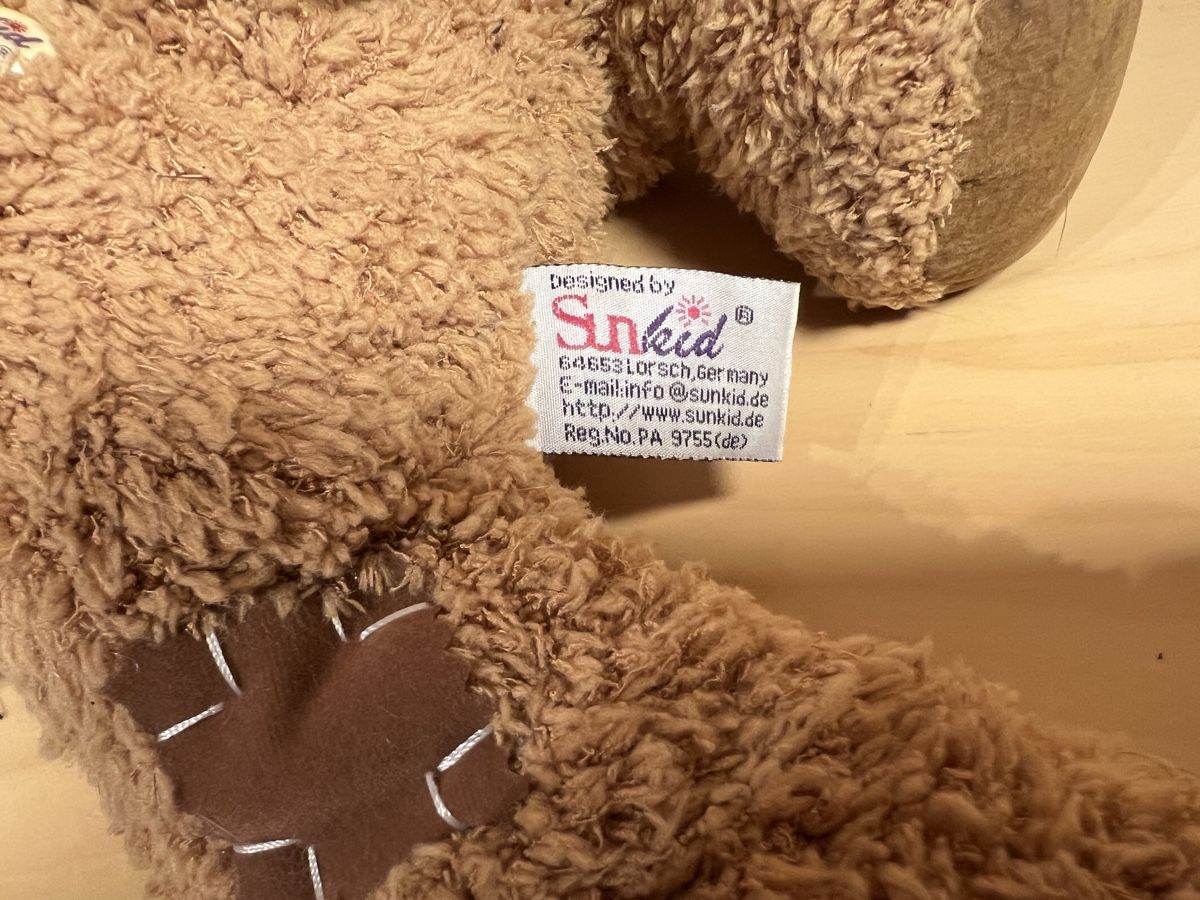Sigikid Giocattoli: Teddybär liegend von Sigikid – Nuovo (secondo la descrizione) da Rüti ZH venduto da balance69 2