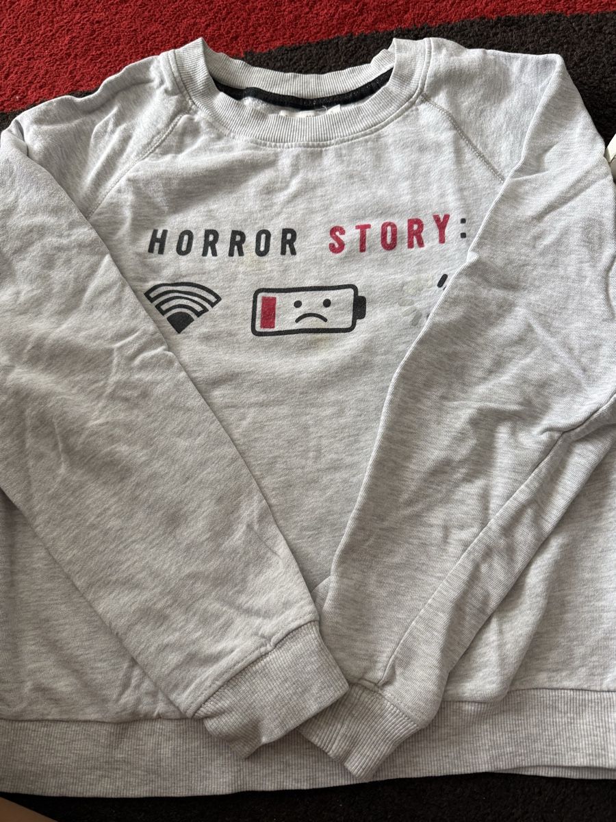 Bershka Maglioni & Felpe: Cooler, grauer Winter-Pullover "Horror Story", Grössen S – Usato da Zürich venduto da estela22
