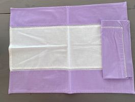 Tischset und Servietten