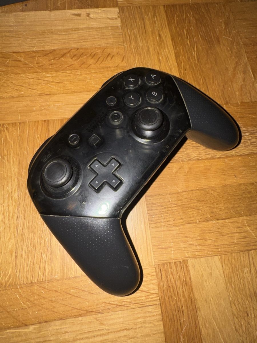 Nintendo Console: Nintendo Switch Komplettset inkl. Pro Controller + 3 Spiele – Usato da luzern venduto da yun_l92r 4