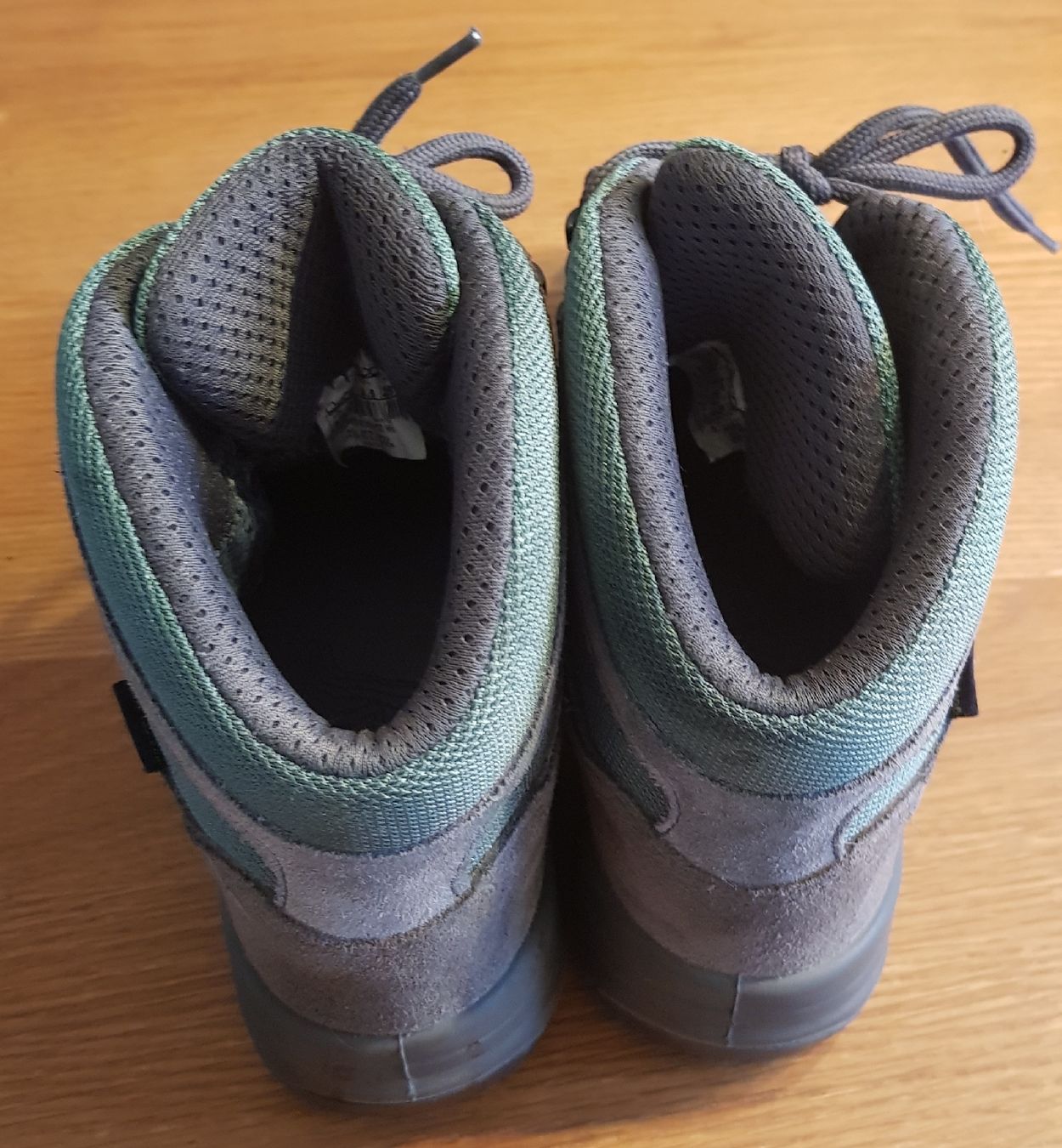 Lowa Scarpe da uomo: Lowa Wanderschuhe Gr.40 – Usato da Mauensee venduto da Braut-kleid 1