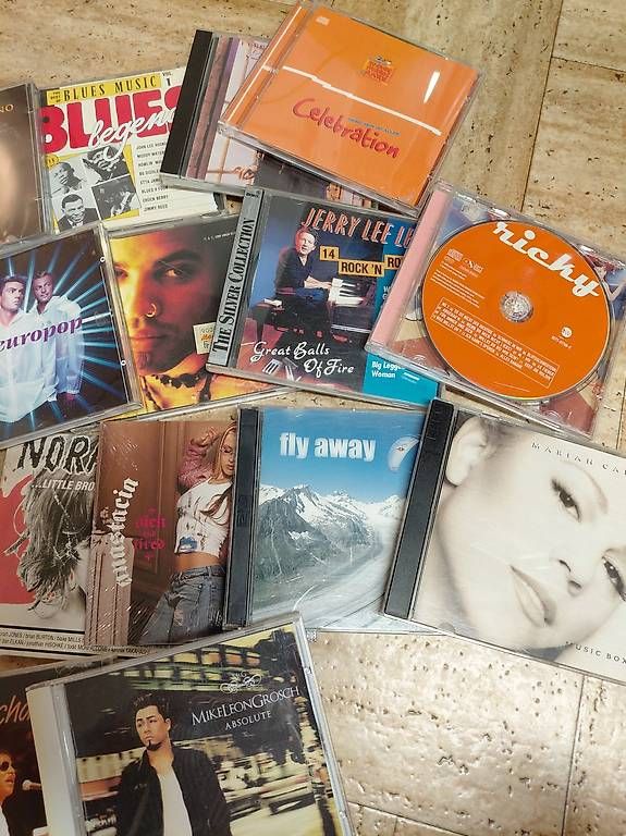 CDs: Div. CDS – D'occasion à Bellikon par Anithom 2