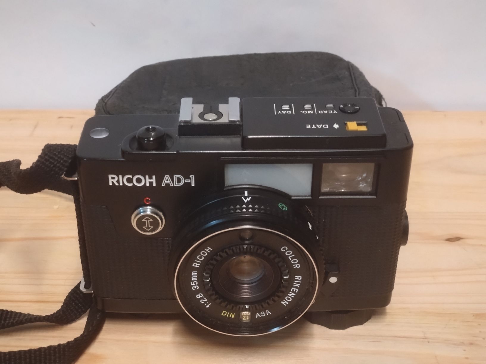 Ricoh Appareil photo: Ricoh AD-1 compact argentique 35mm - – D'occasion à Farvagny-le-Grand par LaCaverne 1