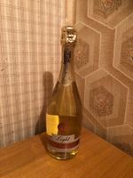 LACRIMA Dulce.Weisser süsser Schaumwein. CRICOVA. Moldawien.