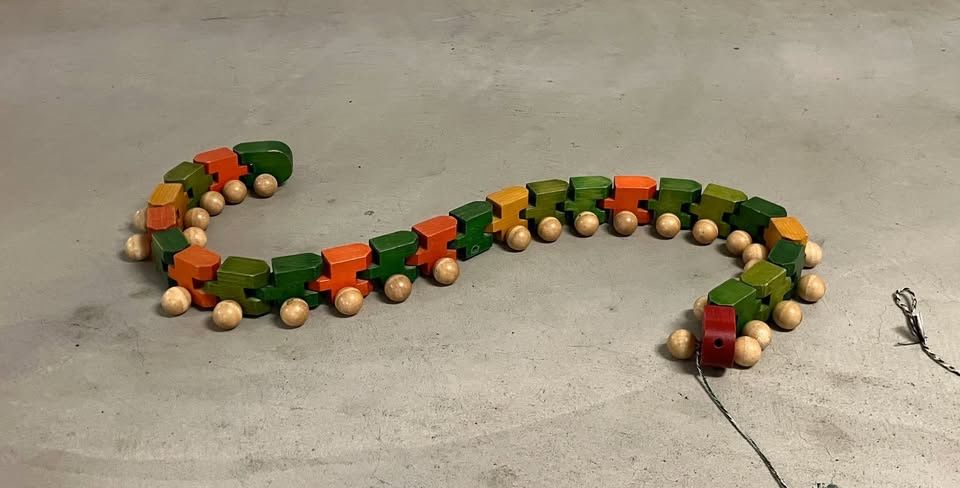 Stühle: tatzelwurm – Gebraucht aus Allschwil von rotocker 2