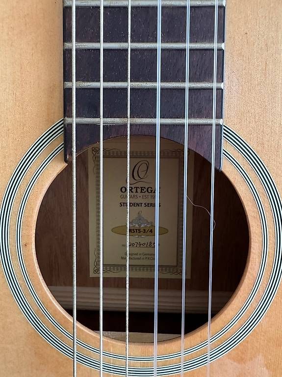Strumenti musicali: Guitare enfant 3/4 avec accessoires – Usato da Pully venduto da evdim 2