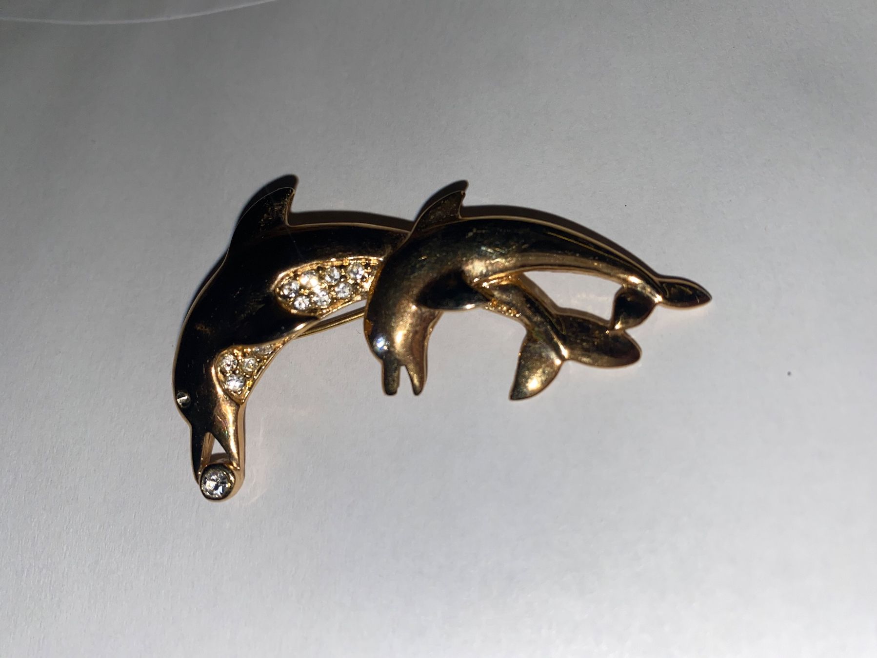 Spille & Fermagli: Broche dauphins - dorés - strass – Usato da Le Brassus venduto da cinema13 2