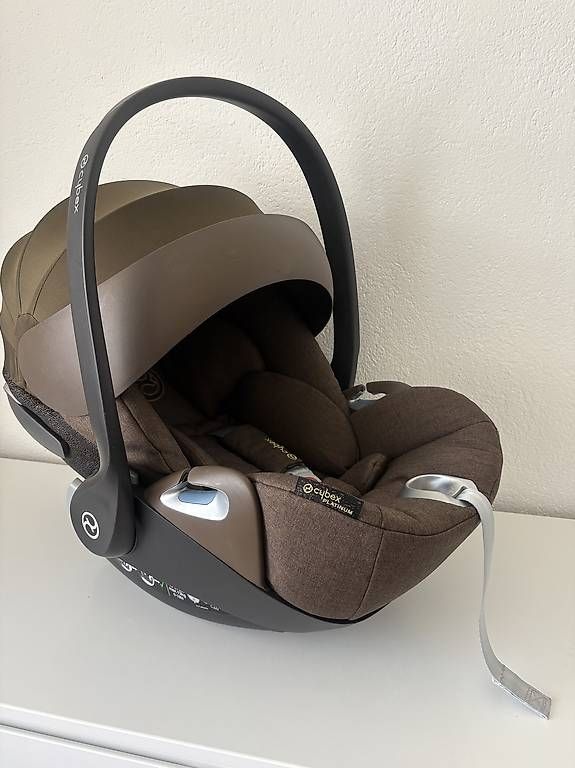 Cybex Seggiolini per auto: Cybex Cloud Z i-Size Babyschale braun mit Isofix – Usato da Zürich venduto da Nacho_04