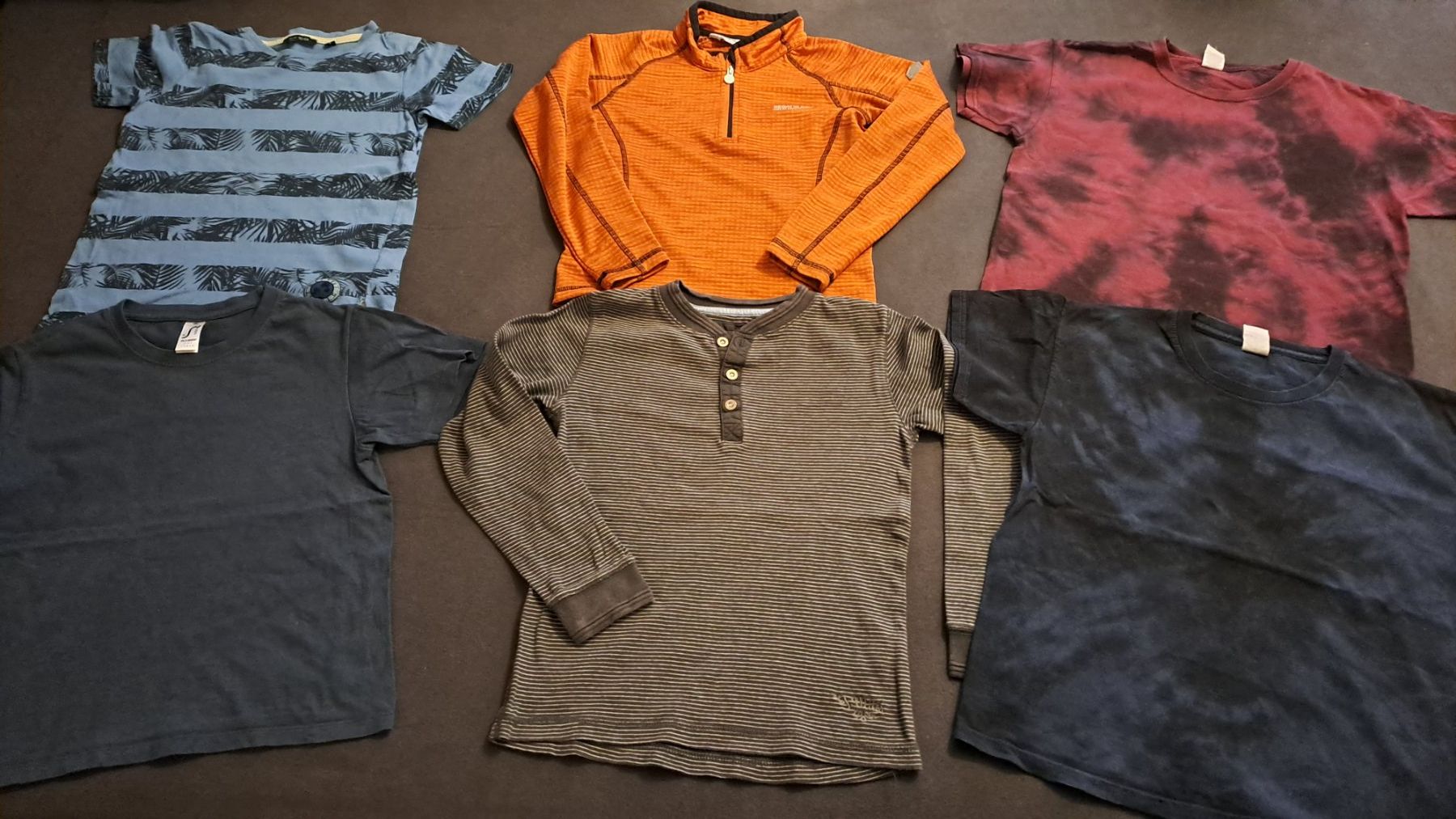 Lotti & Set di vestiti: T-Shirts Gr.128 Kleiderpaket – Usato da Oberrieden venduto da Raja011