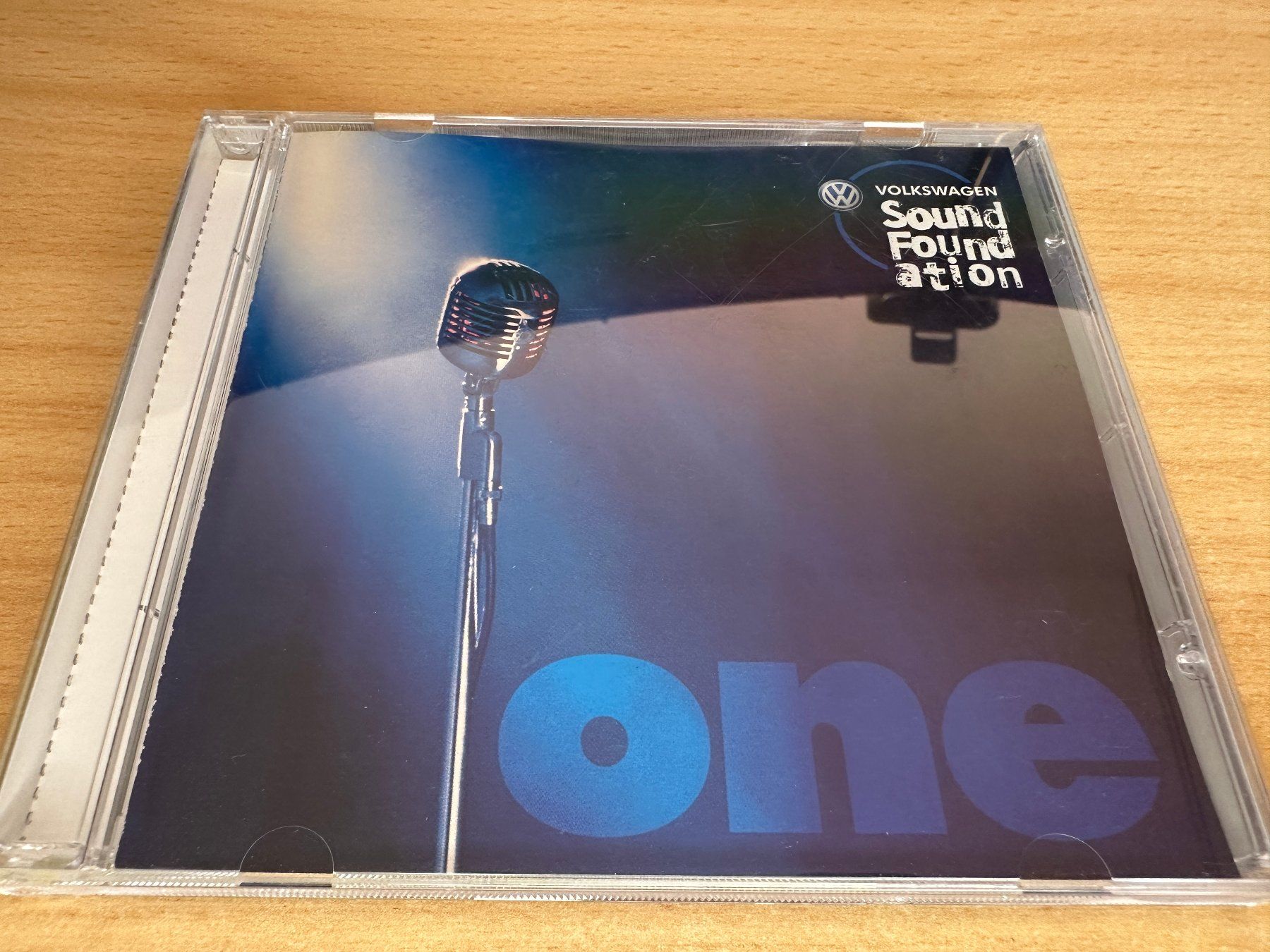 CD: Various – One – Usato da Rikon im Tösstal venduto da Alpenmutz
