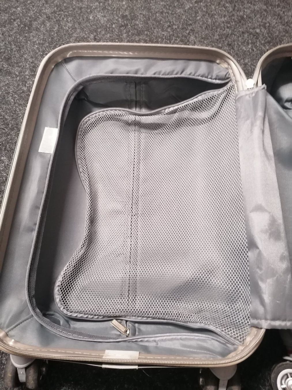 Valises de voyage: Reisekoffer – Défectueux à Geroldswil par carcan1707 5
