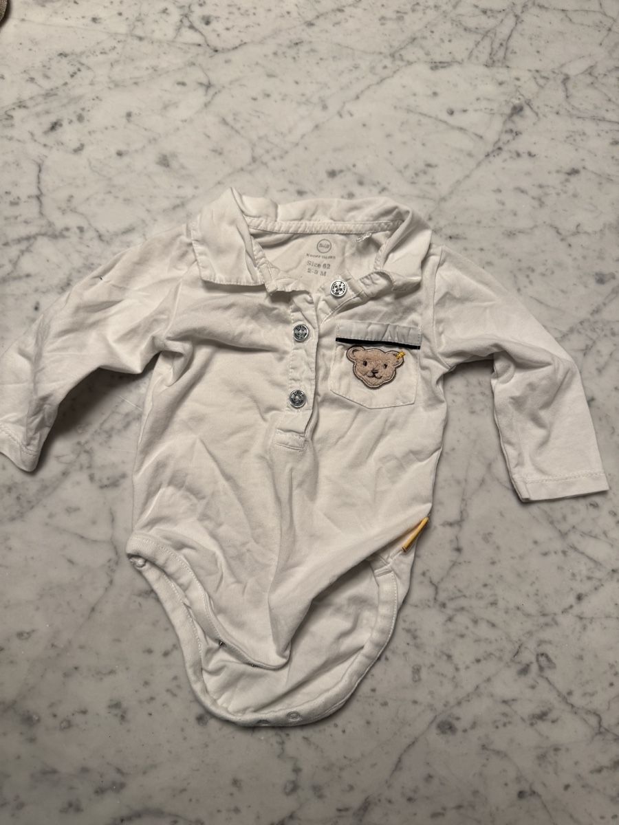 Steiff Camicie, Top & T-shirt: Steiff Body in Hemd Optik 2-3 Monate – Nuovo (secondo la descrizione) da Altendorf venduto da Aleksandrasa