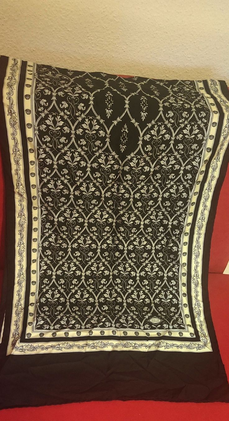 Versace Foulard & Sciarpe: Foulard,écharpe Versace 100% soie – Usato da Biel/Bienne venduto da notfun 4
