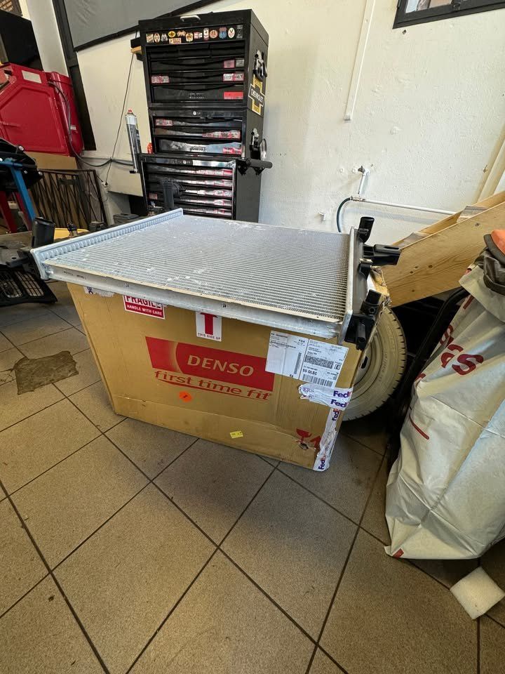Jeep Tutti pezzi di ricambio auto: Radiateur Jeep Cherokee – Nuovo e nell'imballaggio originale da Riddes venduto da rol_7h8d 1