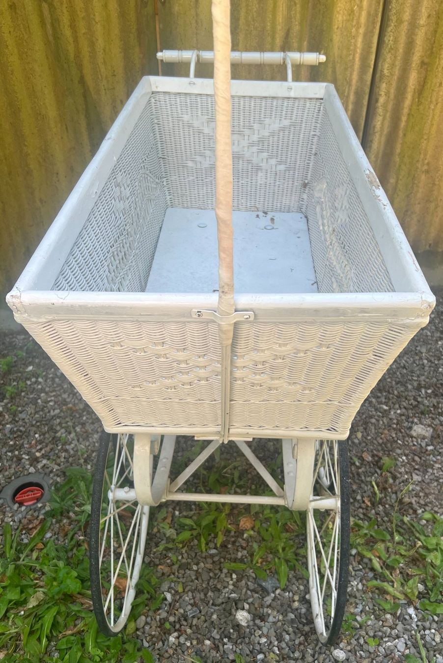 Carrozzine: Antiker Kinderwagen mit Eisenfederung – Usato da Rickenbach LU venduto da Spalierelger 2
