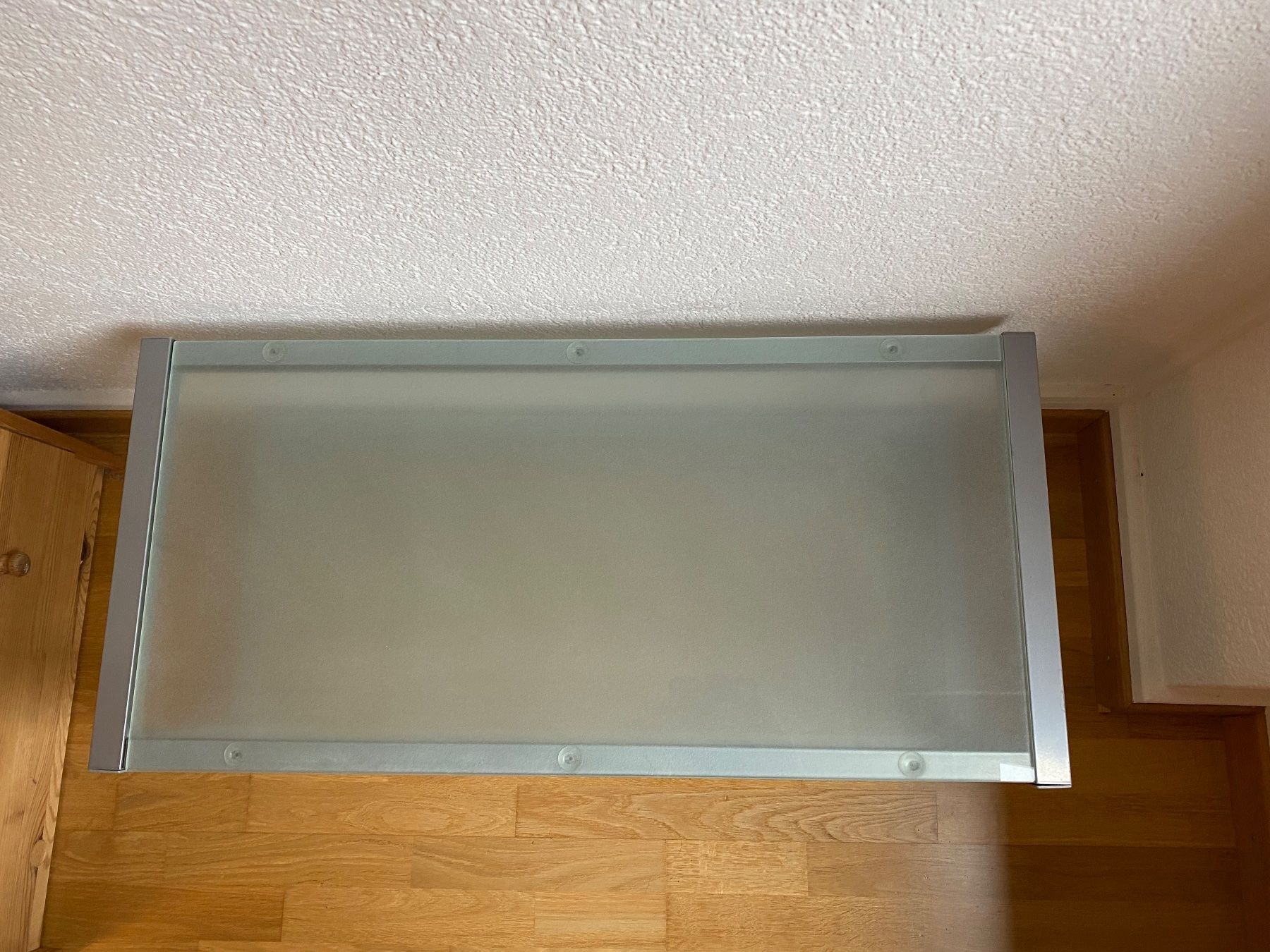Tavoli: Kompaktes TV-Möbel mit Rollen / moderner Beistelltisch – Usato da Bern venduto da 1grenierdeSofine. 2