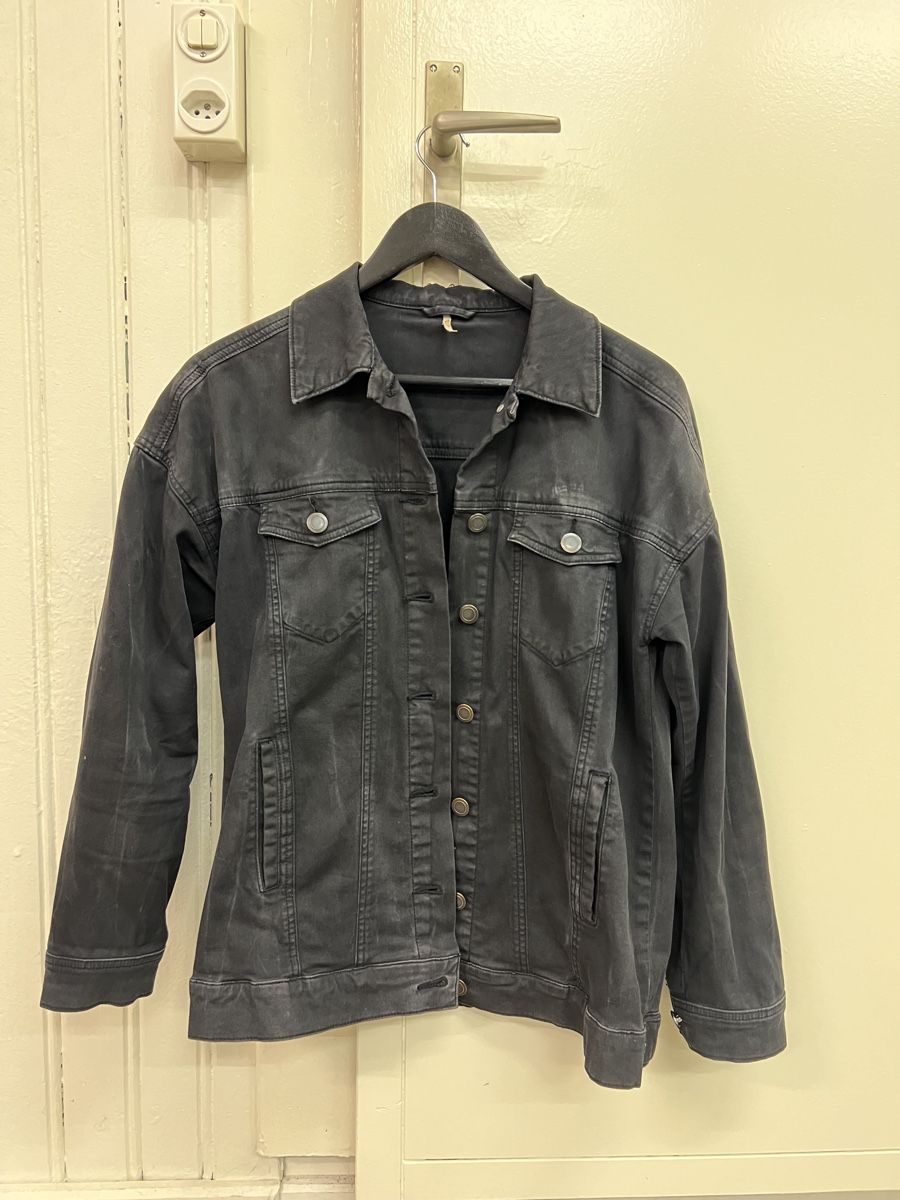 Giacche: Black Denim Jacket – Usato da Zürich venduto da ann_lbc9