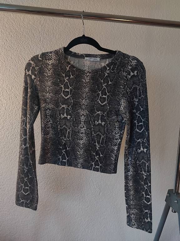 Pullover & Sweatshirts: Pull court Zara taille S serpent – Gebraucht aus Fribourg von cou_v62j
