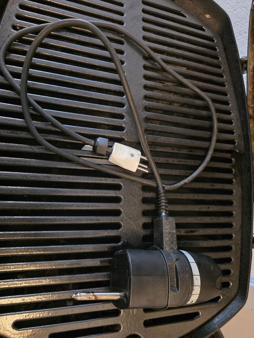 Weber Grils: Elektrogrill Weber Q 2400 grau mit Ständer gebraucht – D'occasion à Reinach BL par bru_qpv2 4