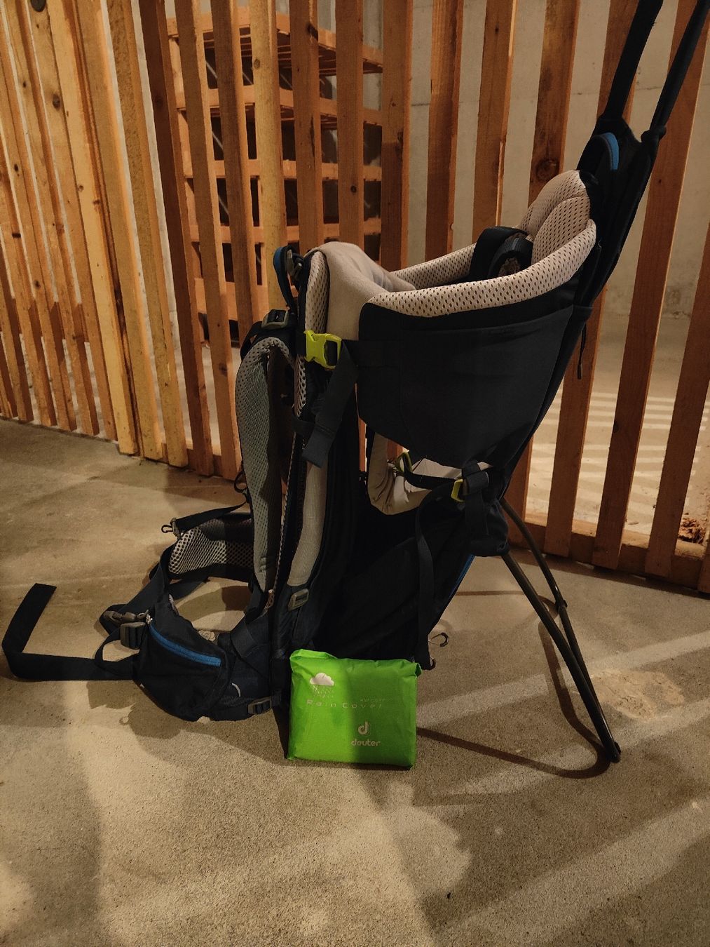 Deuter Marsupi portabebè: Deuter Kindertrage/Kraxe – Usato da Steffisburg venduto da MiMi.55 1