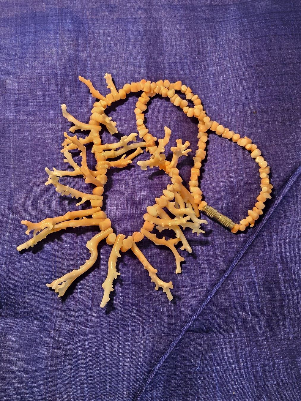 Catenine: Schicke Engelshautkoralle Halskette Chocker Collier – Usato da Zürich venduto da SciTec 7