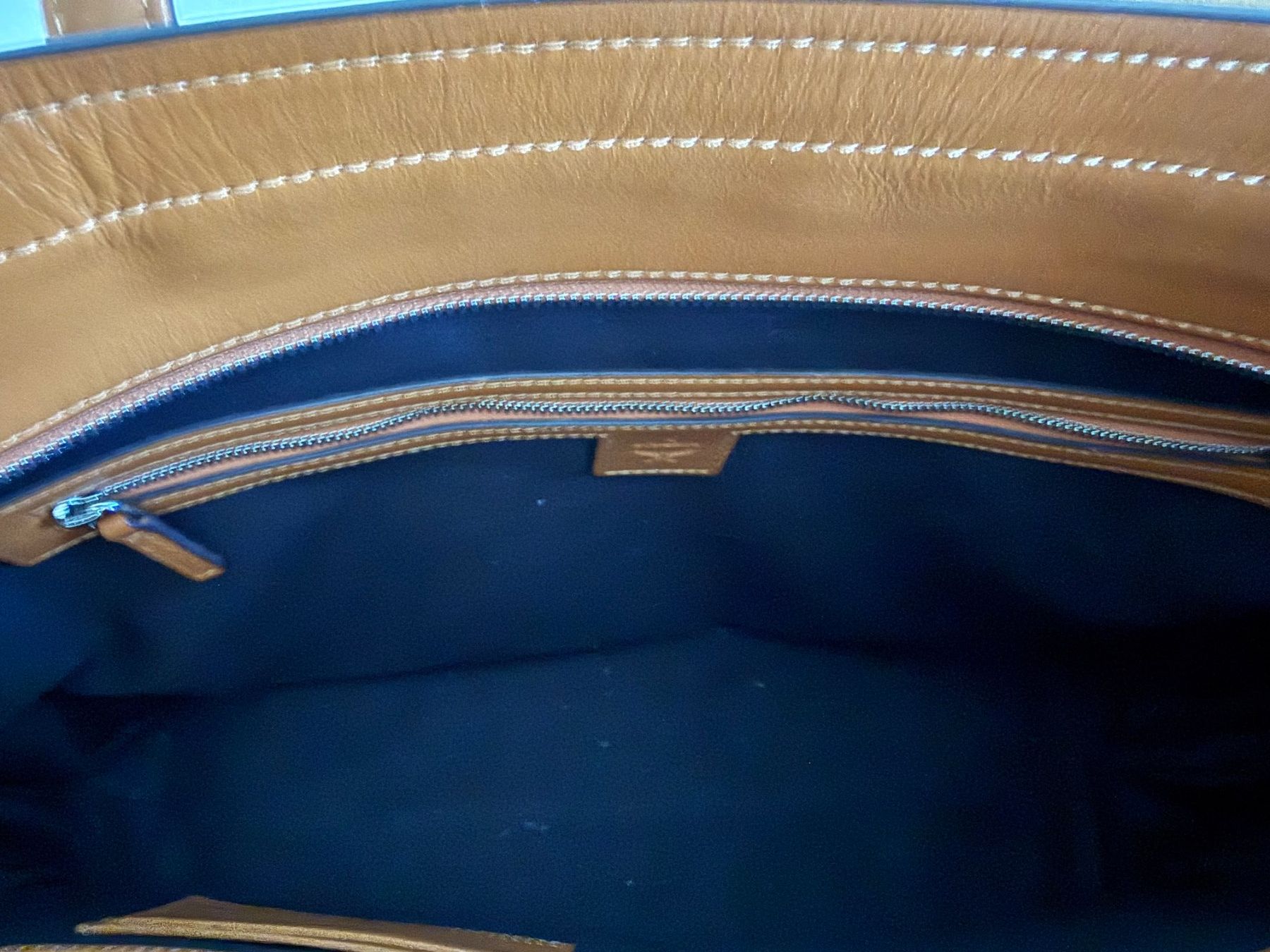 Borse da donna: MCM Black Monogram Visetos Medium Shopper - neuwertig – Nuovo (secondo la descrizione) da Kilchberg ZH venduto da Dorian7 4