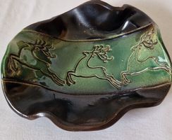 Dekorative Keramikschale mit Hirsch-Motiv - Handarbeit