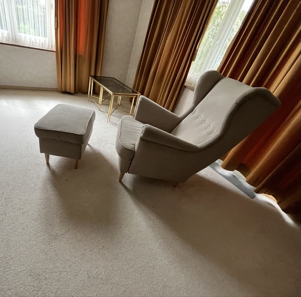Ikea Poltrone: IKEA winged Strandmon chair & foot stool – Usato da Zürich venduto da ajl_x6tg 6