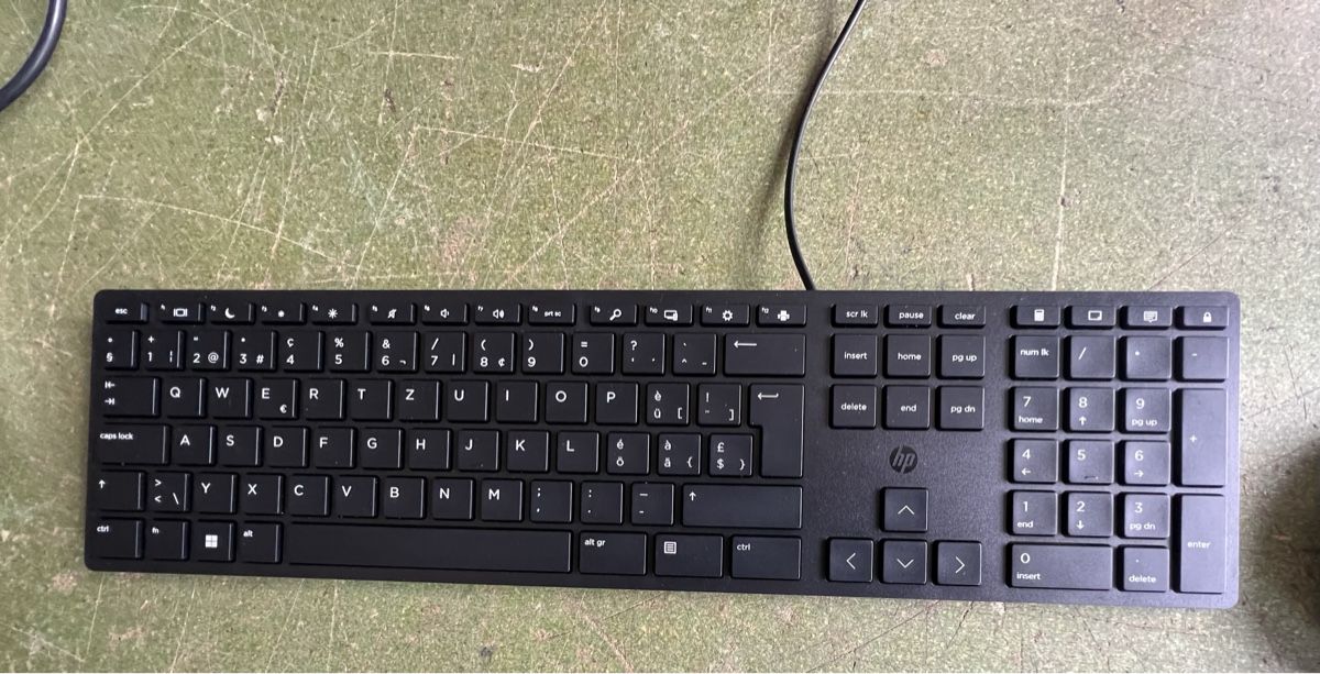 Hewlett Packard Notebook: Komplett Arbeits Platz Auction – Nuovo (secondo la descrizione) da Reinach AG venduto da Noar.K 7