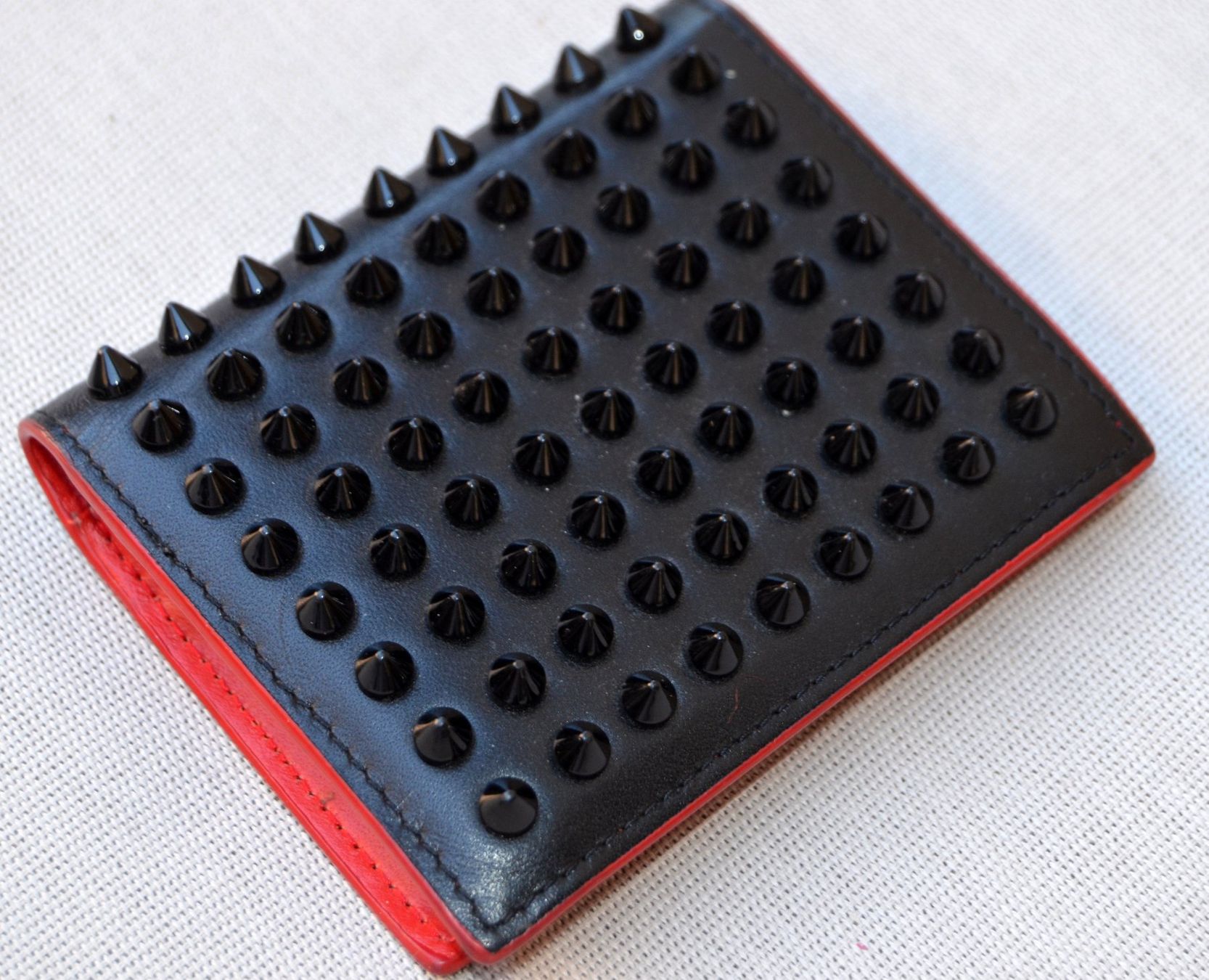 Christian Louboutin Portafogli: Christian Louboutin Portefeuille – Usato da Collonges venduto da Auganien