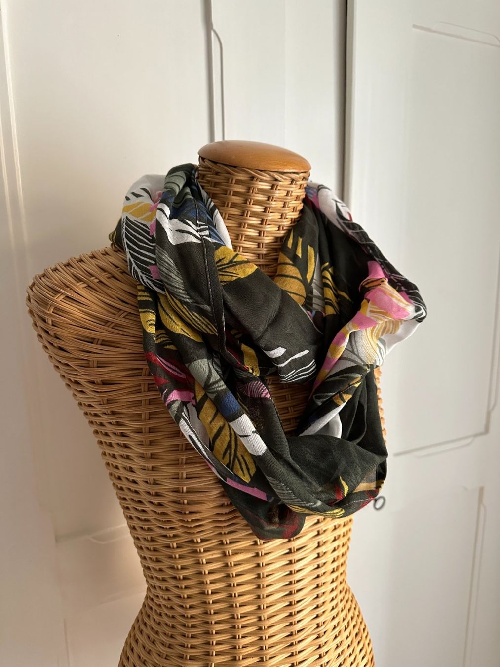 Cecil Foulard & Sciarpe: CECIL - Loop Schlauchschal bunt gemustert – Usato da Zürich venduto da Diazaio 1