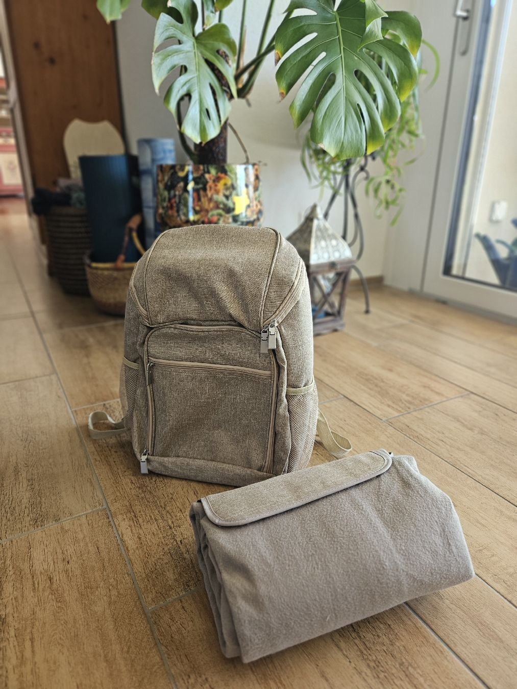 Rucksäcke: Picknick Kühlrucksack mit Iso-Decke beige – Gebraucht aus Seengen von Rockabilly91