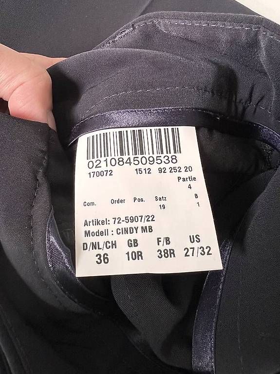 Pantaloni: 2 pantalons noirs taille 36 – Usato da Epalinges venduto da Kallem 2