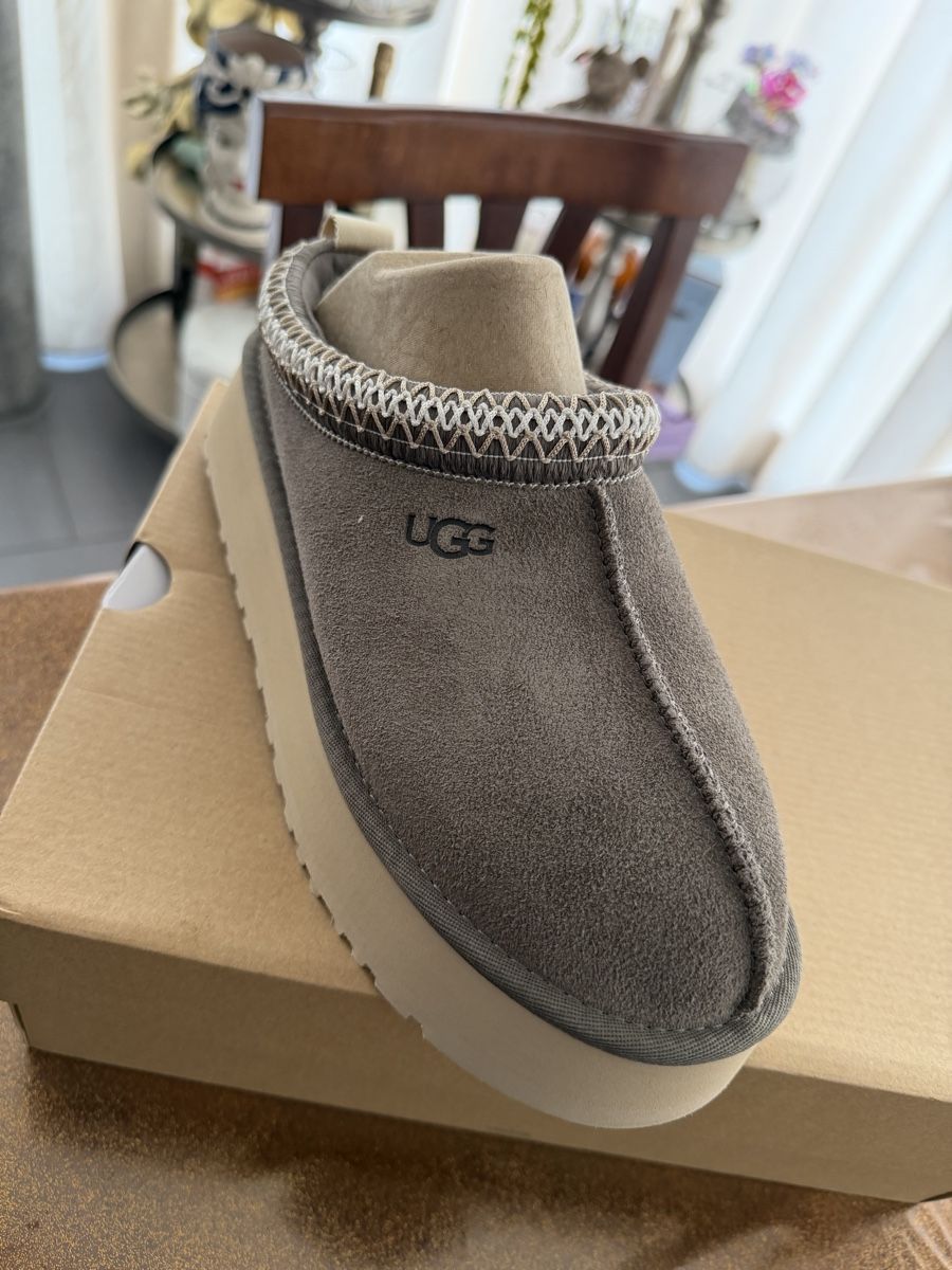 Ugg Scarpe da donna: Ugg große 38 neu – Nuovo e nell'imballaggio originale da Allschwil venduto da fig_rs5d 1